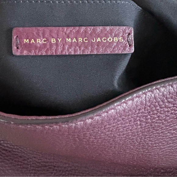 💜💜MARC BY MARC JACOBS NATASHA FLAP PLUM PEBBLED LEATHER CROSSBODY BAG!💜💜 - Picture 8 of 10